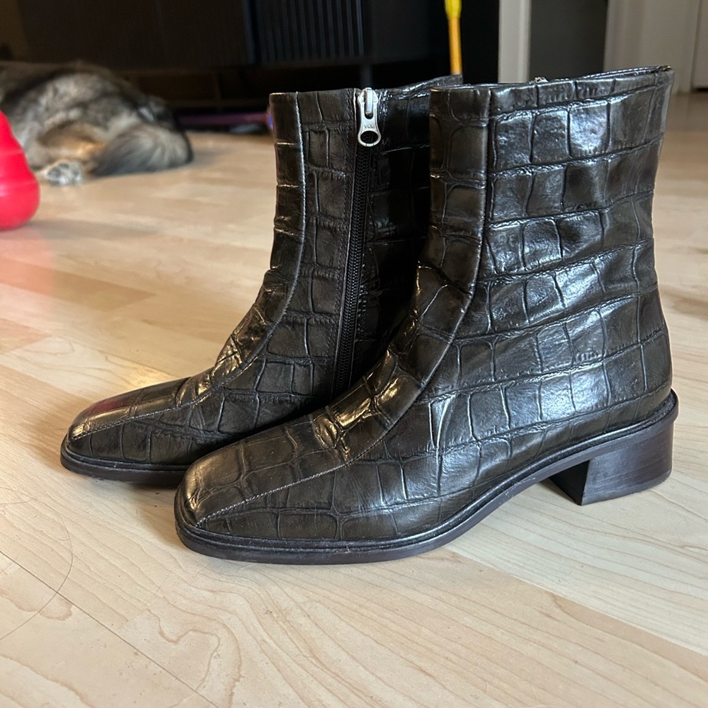 L’intervalle Brown Croc-Embossed Ankle Boots